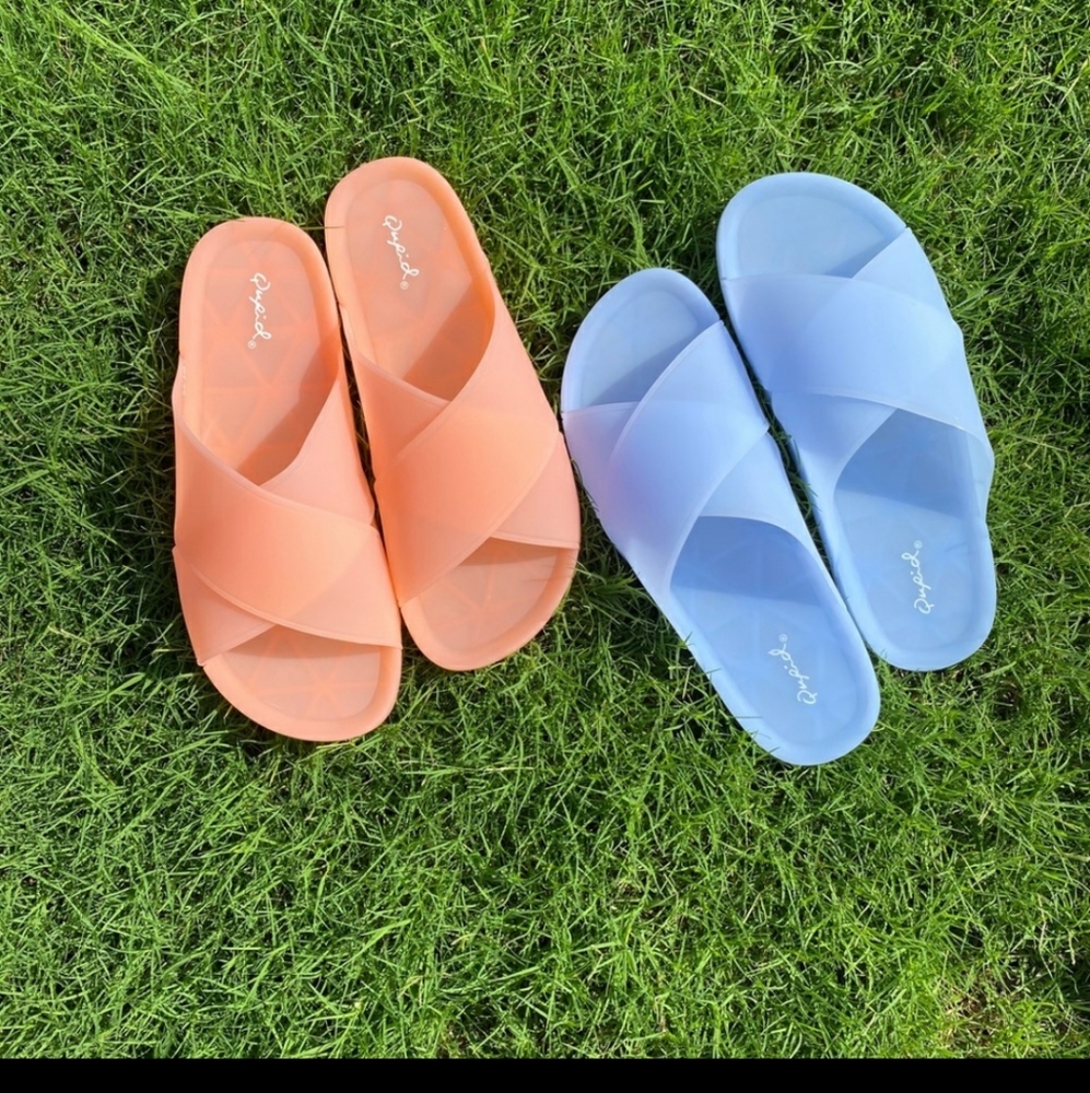 QUPID | Pink Frost Bison Slip-on Sandals